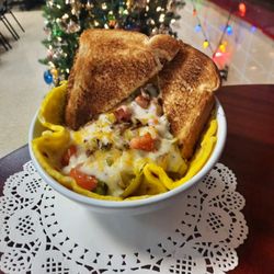 Mammie's Country Kitchen - Mammies open faced breakfast bowl