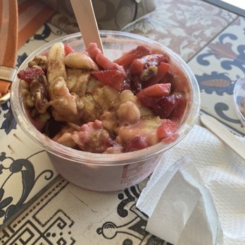 Bare Blends - Strawberry bowl - delish!! - Juice Bars & Smoothies Near Me - Denver, Colorado