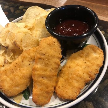 Wolfden Brewing Company - Chicken tenders and 'kettle chips'. Sorry not good. - Brewpubs Near Me - Bloomingdale, Illinois