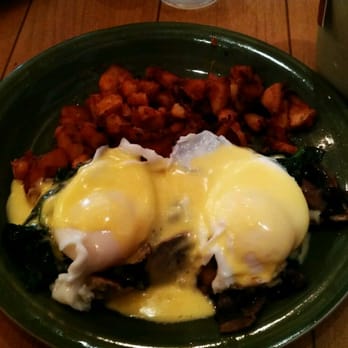 Janik's Cafe - Eggs benedict florentin - Breakfast & Brunch Near Me - Chicago, Illinois