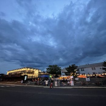 Half Moon - Bars Near Me - Keansburg, New Jersey