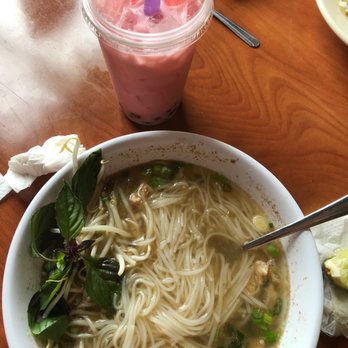 Drunken Noodle - P1. Chicken Pho, Bubble Tea (strawberry) - Thai Near Me - Portland, Oregon
