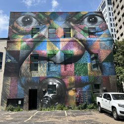 Louis Armstrong Mural - Still beautiful.. picture not as vivid as in the picture on the internet but still stunning.