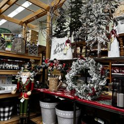 Wexford Ace Hardware - Holiday decor