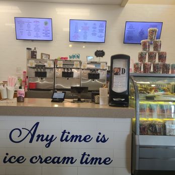 Nanny Belle's - Order counter - Ice Cream & Frozen Yogurt Near Me - Blue Ash, Ohio