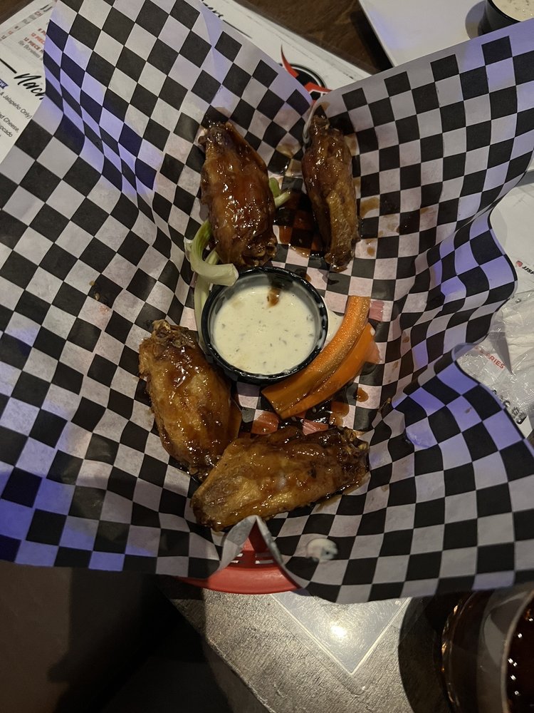 JJ’S SPORTS BAR 30 Photos & 67 Reviews 7955 ster St, Highland
