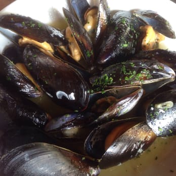 Fete - Mussels in white wine sauce! OMG!!! Fantastic !!! Fabuuulous !!! What else can I say - New American Near Me - Honolulu, Hawaii Fete - Mussels in white wine sauce! OMG!!! Fantastic !!! Fabuuulous !!! What else can I say - New American Near Me - Honolulu, Hawaii