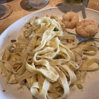 Carrabba's Italian Grill - Fettuccine Alfredo Carrabaras. - Italian Near Me - Warwick, Rhode Island