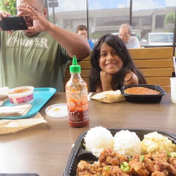 Zippy's McCully - Because we always have to take pics of our food. Sriracha on the table is always a good sign. - Fast Food Near Me - Honolulu, Hawaii Zippy's McCully - Because we always have to take pics of our food. Sriracha on the table is always a good sign. - Fast Food Near Me - Honolulu, Hawaii