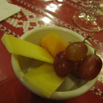 Louis' Basque Corner - fruit and cheese - Basque Near Me - Reno, Nevada