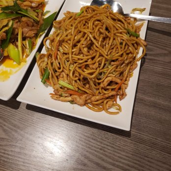 Chef Tan - Chicken lo mein - Szechuan Near Me - Jersey City, New Jersey Chef Tan - Chicken lo mein - Szechuan Near Me - Jersey City, New Jersey