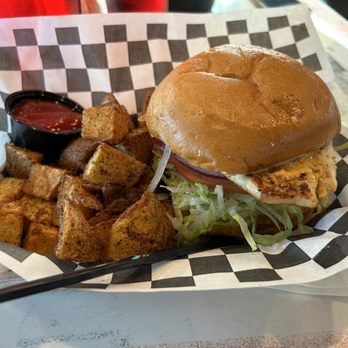 The Hudson Eatery & Bar - Chicken Sandwich with potato wedges - Beer Bar Near Me - Tempe, Arizona