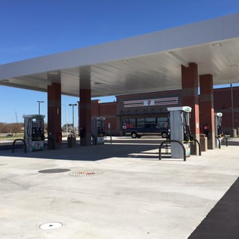 7-Eleven - a gas station with gas pumps - Convenience Stores Near Me - Virginia Beach, Virginia