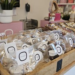Mmelo Confections