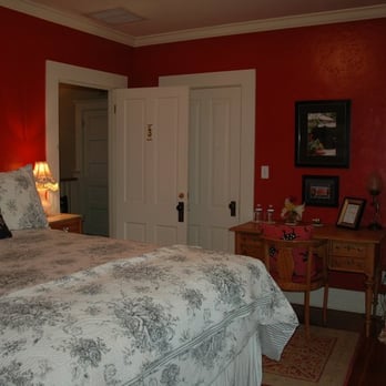 Lavender Inn - Room 3 - Bed & Breakfast Near Me - Ojai, California Lavender Inn - Room 3 - Bed & Breakfast Near Me - Ojai, California