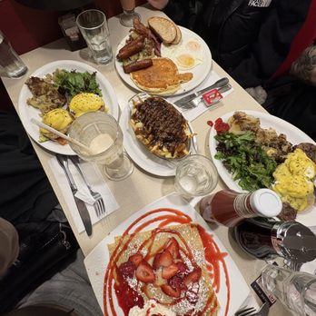 Mars Uptown - Straws and stripes crepes, Huevos Benedictos, Pulled Pork Poutine, Mars Grand Slam and To Steak and Beyond - Diners Near Me - Toronto, Ontario