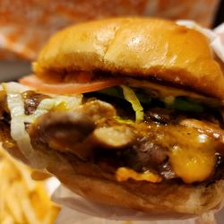 Vernon Grill - Avocado burger