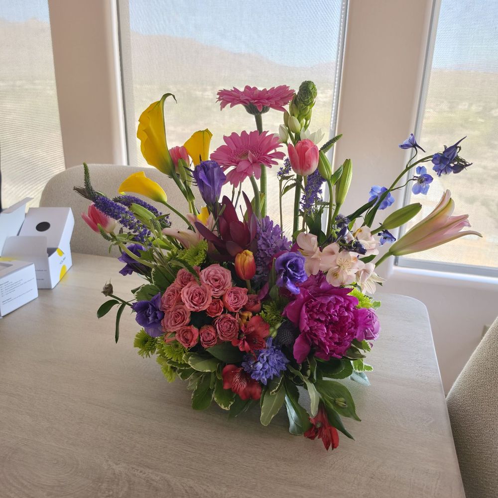 Anna's Flower Shop - My flower loving mom was impressed and we spent 30 minutes using Ai identifying all the different flowers! - Florists Near Me - Tucson, Arizona Anna's Flower Shop - My flower loving mom was impressed and we spent 30 minutes using Ai identifying all the different flowers! - Florists Near Me - Tucson, Arizona