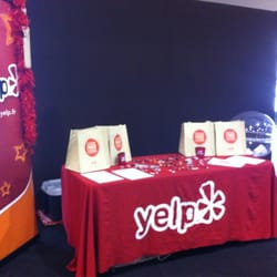 Venez nous rendre visite sur le stand de Yelp au salon du chocolat... Ça ne pouvait pas tomber mieux pour les "chocolat addict"