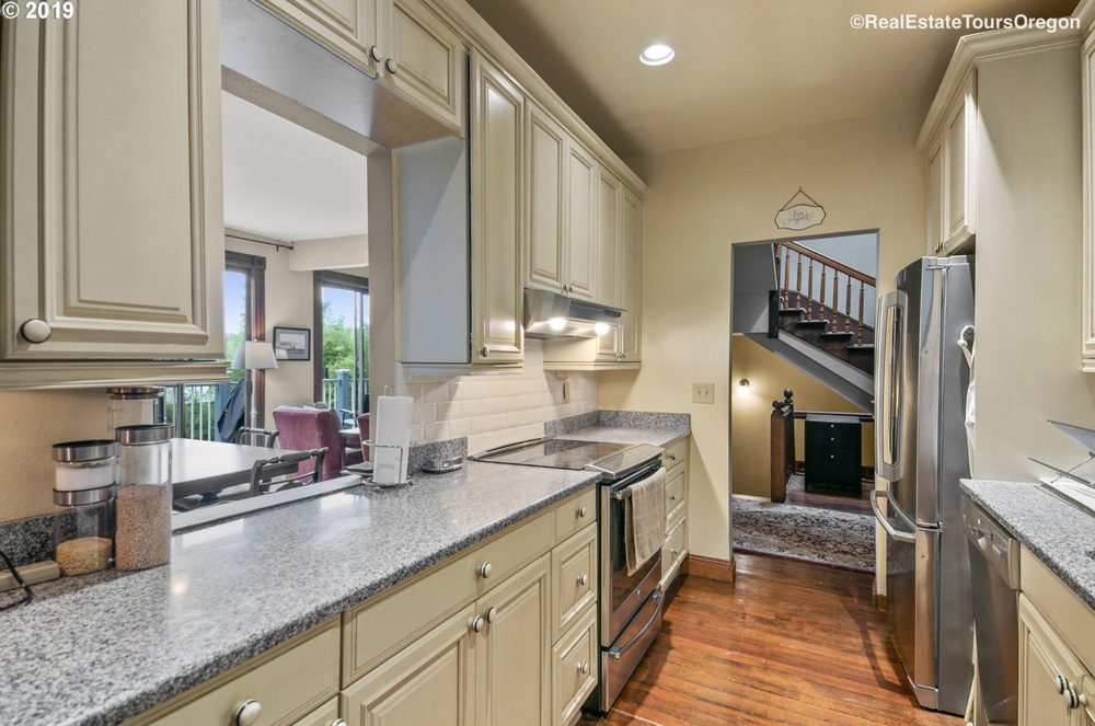 LAUREN MUSCO BERKSHIRE HATHAWAY HOMESERVICES 10 Photos 3