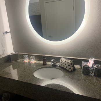Oxford Suites Chico - Hotels Near Me - Chico, California