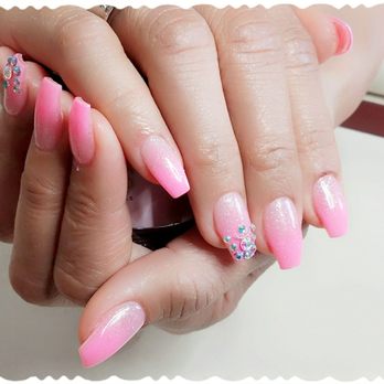 Bellagio Nail Studio - Ombre Dipping powder by April. - Nail Salons Near Me - Garden Grove, California