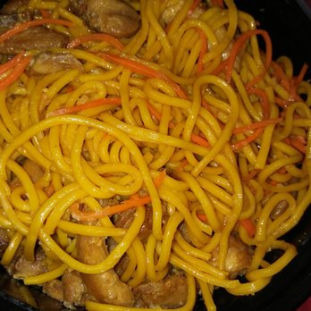Hiccups Veo Cafe - Garlic noodles with OLD, DRY, CHEWY chicken. - Asian Fusion Near Me - Carson, California Hiccups Veo Cafe - Garlic noodles with OLD, DRY, CHEWY chicken. - Asian Fusion Near Me - Carson, California