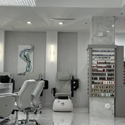 Lux Nail . Bar . Spa