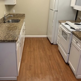 House Cleaning Maids - Kitchen area - Home Cleaning Near Me - Menlo Park, California