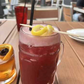The Eagle Short North - Blackberry lemonade - American Near Me - Columbus, Ohio