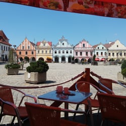 Masarykovo náměstí - Piękne kamieniczki przy Placu Masaryka w Pelhřimov