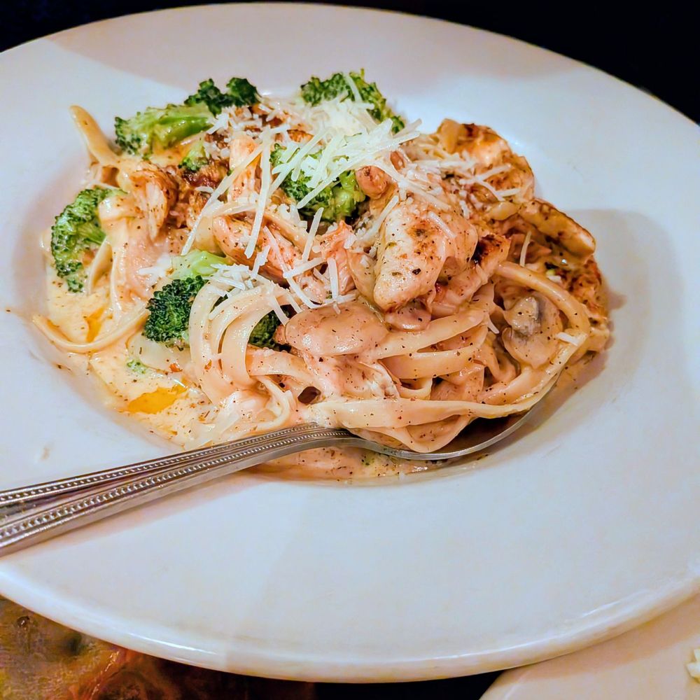 2520 Tavern - Chicken fettuccine - New American Near Me - Clemmons, North Carolina