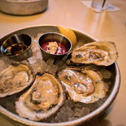 O Bar - Happy hour oysters