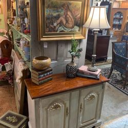 49 South Antiques and Collectibles - Beautiful vintage 2 door console cabinet. Storage with style!!
