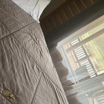Redfish Riverside Inn - Cute clean and comfy cabin next to the river. - Hotels Near Me - Stanley, Idaho