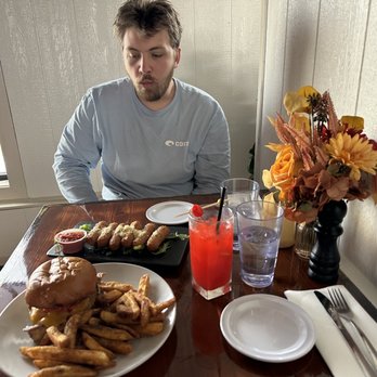 Broken Plate Kitchen - Avocado chicken sandwich very delicious with mozzarella sticks' perfect lunch date  very fresh made food. - Breakfast & Brunch Near Me - Corolla, North Carolina