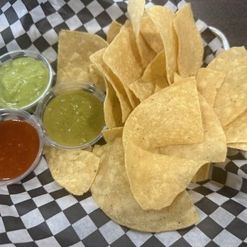 Atascadero Asadero - Chips and salsa - Mexican Near Me - Mesa, Arizona