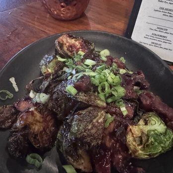 Twisted Cat Tavern - Belly & Brussels - Sports Bars Near Me - Leesburg, Virginia
