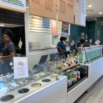 Chopt Creative Salad Co. - No one is wearing a mask properly - Salad Near Me - Nashville, Tennessee