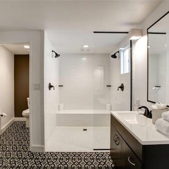 V Palm Springs - Guest room bath - Hotels Near Me - Palm Springs, California V Palm Springs - Guest room bath - Hotels Near Me - Palm Springs, California