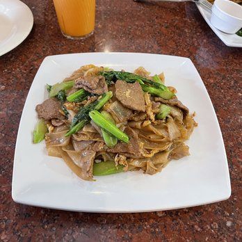 Thippawan Thai Restaurant - Beef pad see ew - Thai Near Me - Rancho Cucamonga, California Thippawan Thai Restaurant - Beef pad see ew - Thai Near Me - Rancho Cucamonga, California