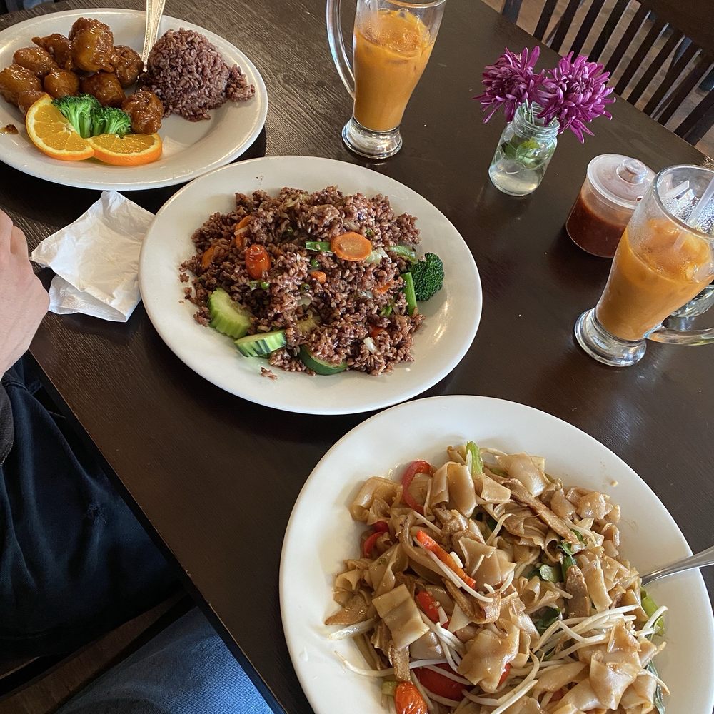 Lotus Vegan - Orange Chicken Vegetable Fried Rice Spicy Basil Noodle Thai Iced Tea - Vegan Near Me - North Hollywood, California Lotus Vegan - Orange Chicken Vegetable Fried Rice Spicy Basil Noodle Thai Iced Tea - Vegan Near Me - North Hollywood, California