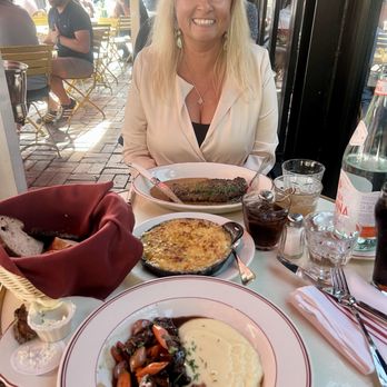 Le Diplomate - Brasseries Near Me - Washington, DC, District of Columbia