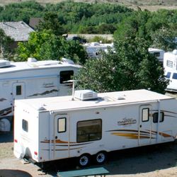 A Lodge - Full Hookup Pull Through RV Sites