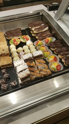 Grodzinski Stamford Hill bakery by null