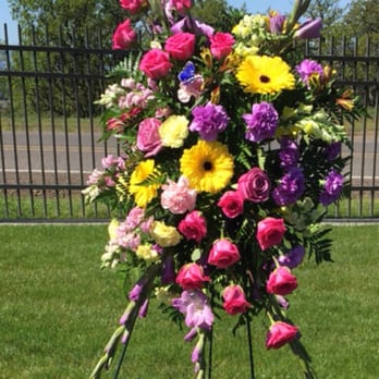 Woolvies Florist - Beautiful spring time arrangement!! - Florists Near Me - Medford, Oregon Woolvies Florist - Beautiful spring time arrangement!! - Florists Near Me - Medford, Oregon