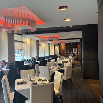 Sullivan's Steakhouse - Steakhouses Near Me - Detroit, Michigan