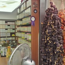 Yemyeşil Aktar Baharat - Kurutulmuş biber ve patlıcan kutuları gaziantepten