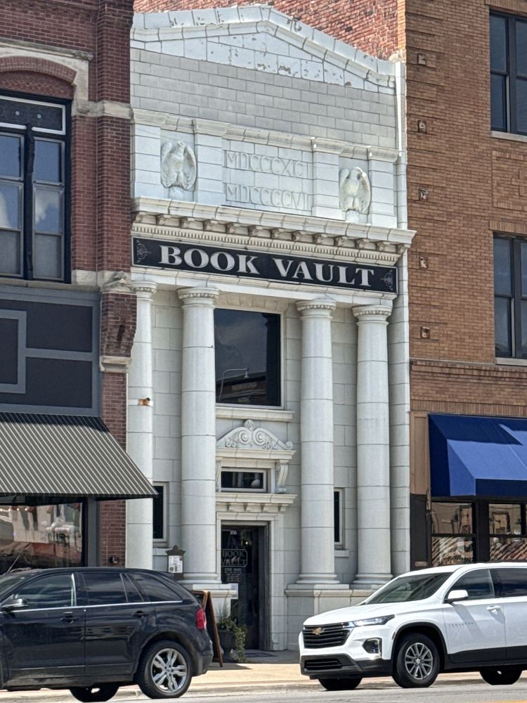 Book Vault Logo