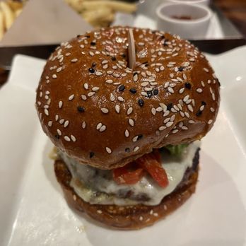 Gordon Ramsay Burger Las Vegas - Hells Kitchen Burger - Burgers Near Me - Las Vegas, Nevada Gordon Ramsay Burger Las Vegas - Hells Kitchen Burger - Burgers Near Me - Las Vegas, Nevada